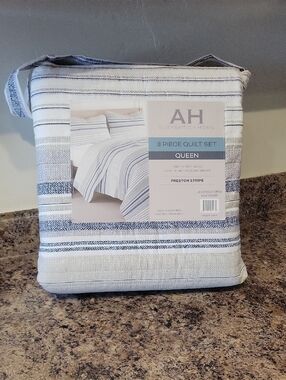 NWT AH Authentic Home Preston Stripe Queen Quilt Set in Blue and White